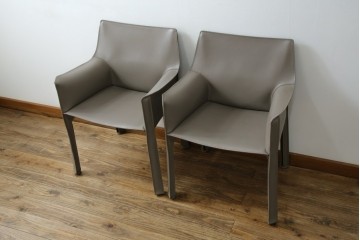 中古　超美品　Cassina(カッシーナ)　MARIO BELLINI(マリオベリーニ)　なめらかな質感の厚革製413CAB(キャブ)アームチェア2脚セット　定価(2脚合計)約100万円　(R-086189)