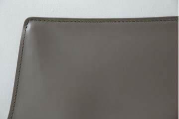 中古　超美品　Cassina(カッシーナ)　MARIO BELLINI(マリオベリーニ)　なめらかな質感の厚革製413CAB(キャブ)アームチェア2脚セット　定価(2脚合計)約100万円　(R-086189)