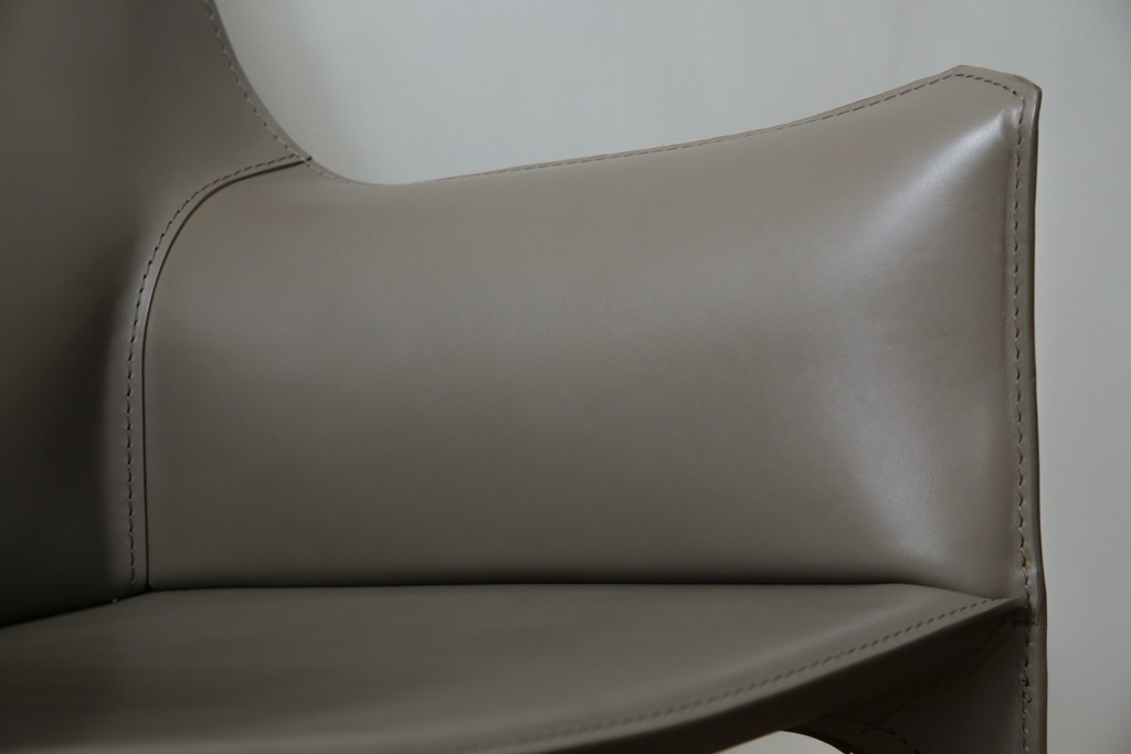 中古　超美品　Cassina(カッシーナ)　MARIO BELLINI(マリオベリーニ)　なめらかな質感の厚革製413CAB(キャブ)アームチェア2脚セット　定価(2脚合計)約100万円　(R-086189)