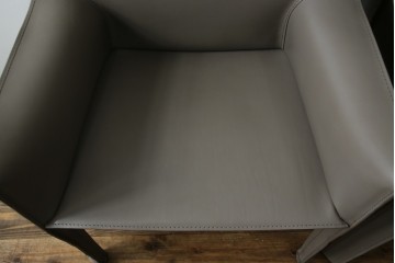 中古　超美品　Cassina(カッシーナ)　MARIO BELLINI(マリオベリーニ)　なめらかな質感の厚革製413CAB(キャブ)アームチェア2脚セット　定価(2脚合計)約100万円　(R-086189)