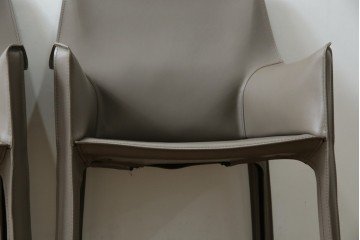 中古　超美品　Cassina(カッシーナ)　MARIO BELLINI(マリオベリーニ)　なめらかな質感の厚革製413CAB(キャブ)アームチェア2脚セット　定価(2脚合計)約100万円　(R-086189)