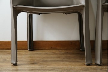 中古　超美品　Cassina(カッシーナ)　MARIO BELLINI(マリオベリーニ)　なめらかな質感の厚革製413CAB(キャブ)アームチェア2脚セット　定価(2脚合計)約100万円　(R-086189)