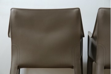 中古　超美品　Cassina(カッシーナ)　MARIO BELLINI(マリオベリーニ)　なめらかな質感の厚革製413CAB(キャブ)アームチェア2脚セット　定価(2脚合計)約100万円　(R-086189)