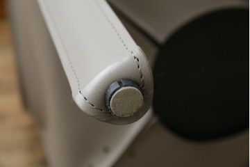 中古　超美品　Cassina(カッシーナ)　MARIO BELLINI(マリオベリーニ)　なめらかな質感の厚革製413CAB(キャブ)アームチェア2脚セット　定価(2脚合計)約100万円　(R-086189)