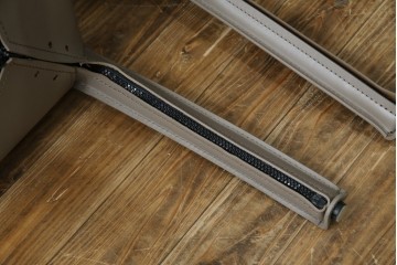 中古　超美品　Cassina(カッシーナ)　MARIO BELLINI(マリオベリーニ)　なめらかな質感の厚革製413CAB(キャブ)アームチェア2脚セット　定価(2脚合計)約100万円　(R-086189)