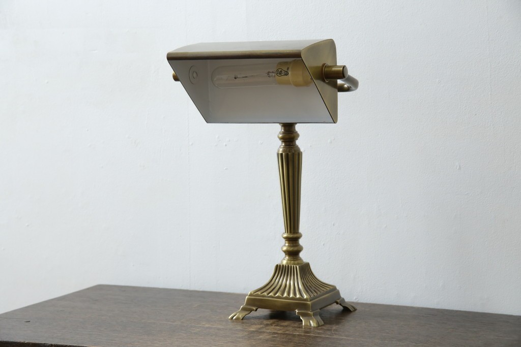 アメリカヴィンテージ　DREXEL HERITAGE(ドレクセルヘリテイジ)　ゴールドのヘアライン仕上げと支柱の意匠が美しいデスクスタンド　(R-086190)