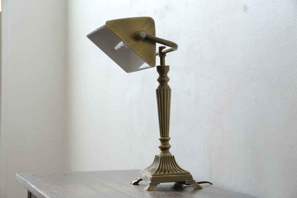 アメリカヴィンテージ　DREXEL HERITAGE(ドレクセルヘリテイジ)　ゴールドのヘアライン仕上げと支柱の意匠が美しいデスクスタンド　(R-086190)