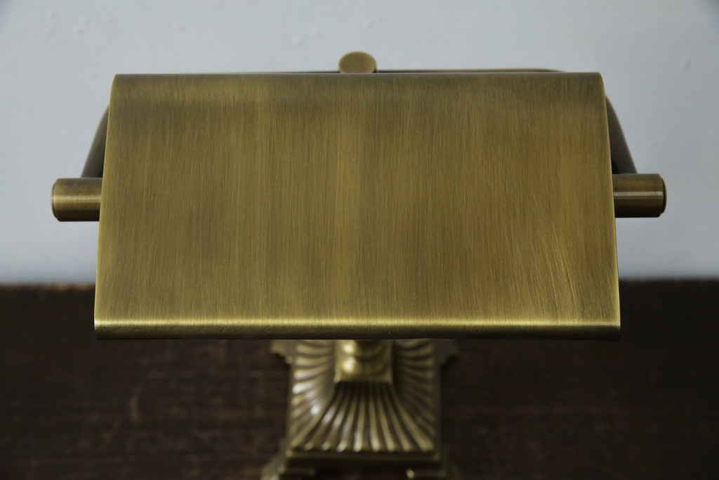 アメリカヴィンテージ　DREXEL HERITAGE(ドレクセルヘリテイジ)　ゴールドのヘアライン仕上げと支柱の意匠が美しいデスクスタンド　(R-086190)