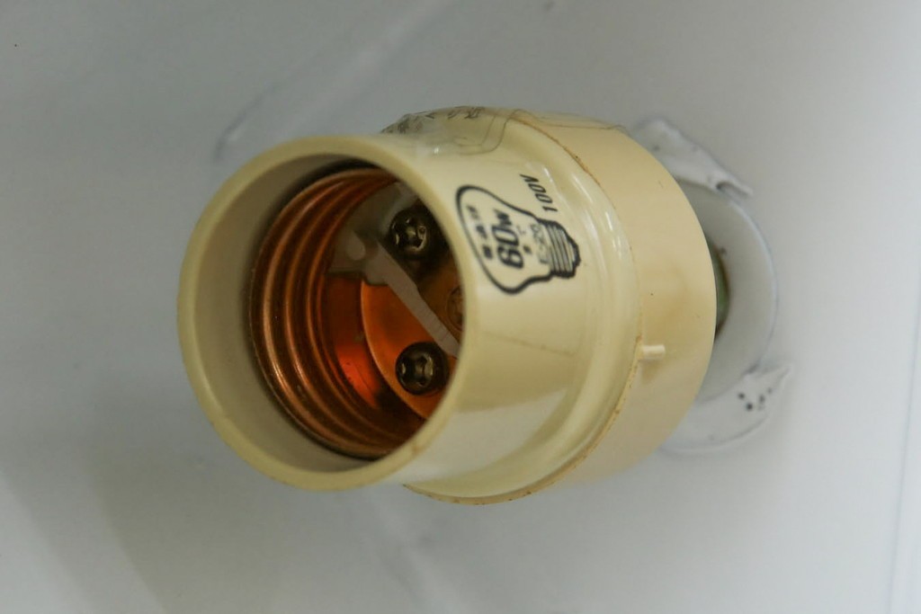 アメリカヴィンテージ　DREXEL HERITAGE(ドレクセルヘリテイジ)　ゴールドのヘアライン仕上げと支柱の意匠が美しいデスクスタンド　(R-086190)