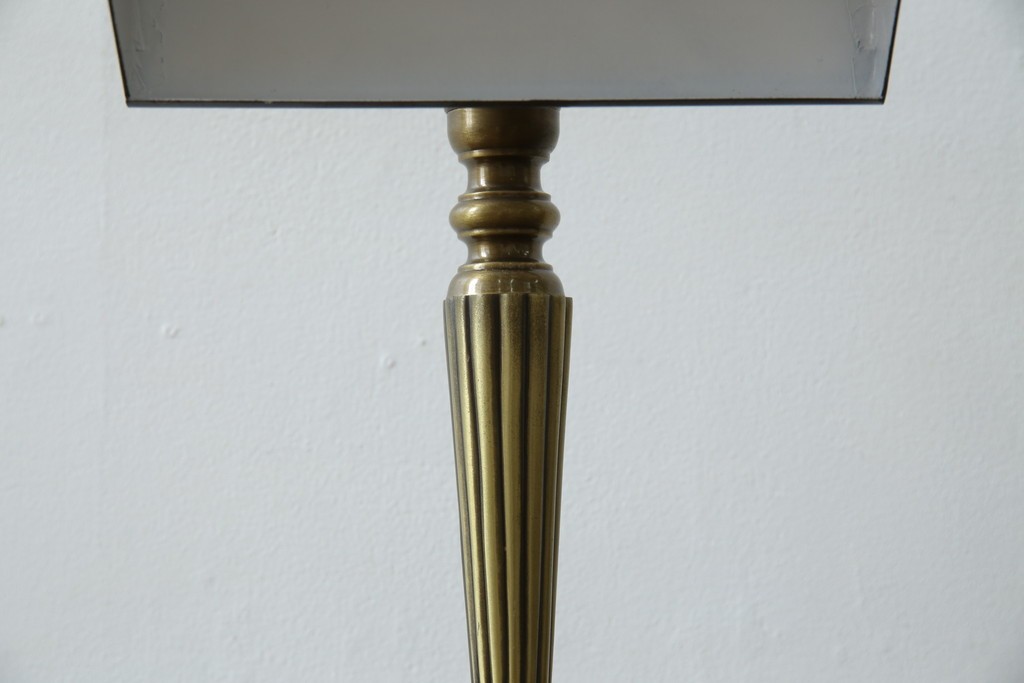 アメリカヴィンテージ　DREXEL HERITAGE(ドレクセルヘリテイジ)　ゴールドのヘアライン仕上げと支柱の意匠が美しいデスクスタンド　(R-086190)