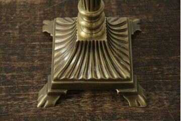 アメリカヴィンテージ　DREXEL HERITAGE(ドレクセルヘリテイジ)　ゴールドのヘアライン仕上げと支柱の意匠が美しいデスクスタンド　(R-086190)