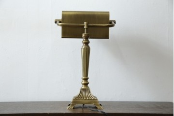 アメリカヴィンテージ　DREXEL HERITAGE(ドレクセルヘリテイジ)　ゴールドのヘアライン仕上げと支柱の意匠が美しいデスクスタンド　(R-086190)