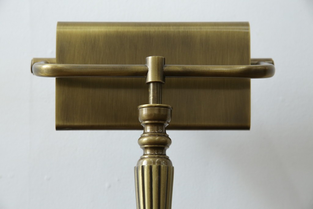 アメリカヴィンテージ　DREXEL HERITAGE(ドレクセルヘリテイジ)　ゴールドのヘアライン仕上げと支柱の意匠が美しいデスクスタンド　(R-086190)