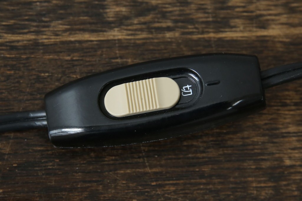 アメリカヴィンテージ　DREXEL HERITAGE(ドレクセルヘリテイジ)　ゴールドのヘアライン仕上げと支柱の意匠が美しいデスクスタンド　(R-086190)