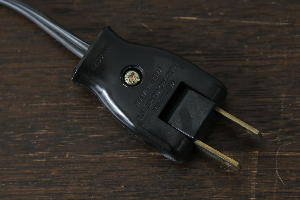 アメリカヴィンテージ　DREXEL HERITAGE(ドレクセルヘリテイジ)　ゴールドのヘアライン仕上げと支柱の意匠が美しいデスクスタンド　(R-086190)