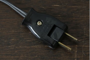 アメリカヴィンテージ　DREXEL HERITAGE(ドレクセルヘリテイジ)　ゴールドのヘアライン仕上げと支柱の意匠が美しいデスクスタンド　(R-086190)