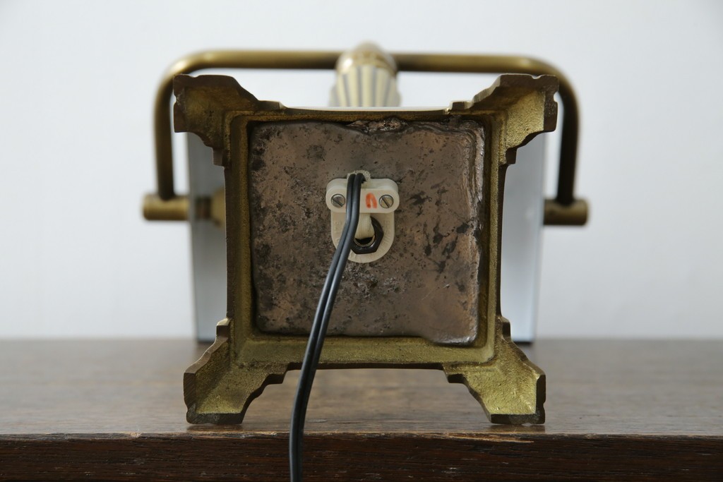 アメリカヴィンテージ　DREXEL HERITAGE(ドレクセルヘリテイジ)　ゴールドのヘアライン仕上げと支柱の意匠が美しいデスクスタンド　(R-086190)