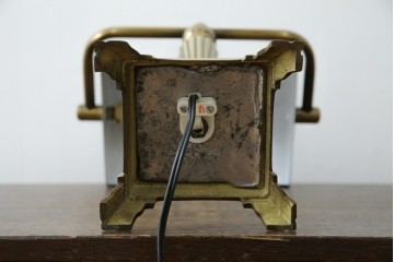 アメリカヴィンテージ　DREXEL HERITAGE(ドレクセルヘリテイジ)　ゴールドのヘアライン仕上げと支柱の意匠が美しいデスクスタンド　(R-086190)