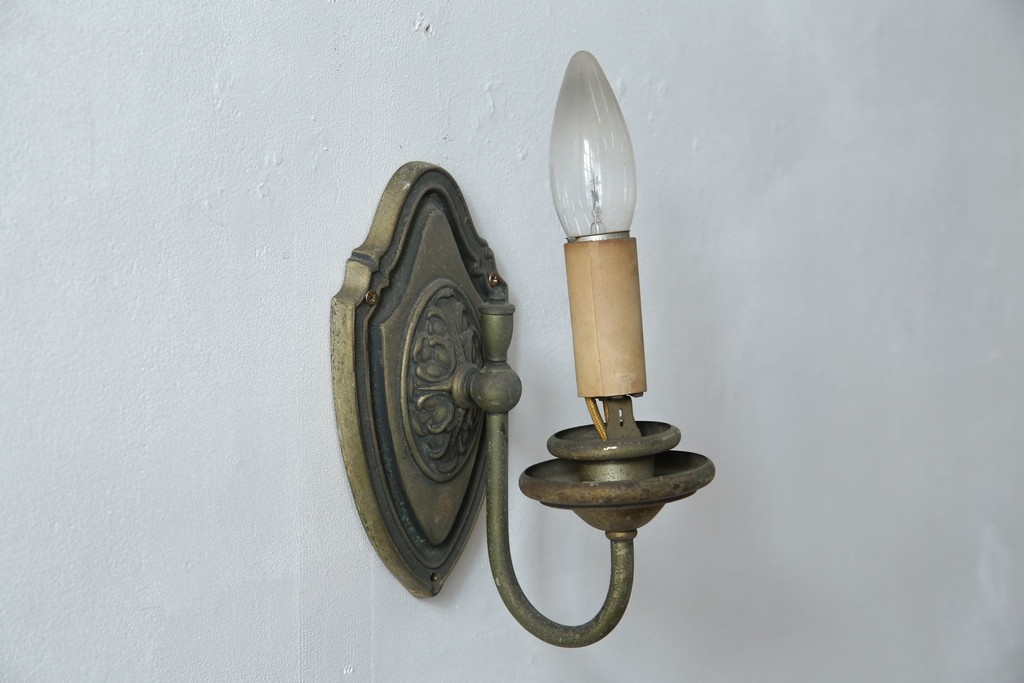 アメリカヴィンテージ　クラシカルな蝋燭型のウォールライト　(R-086191)