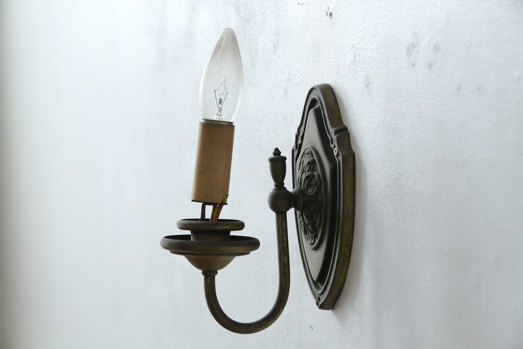アメリカヴィンテージ　クラシカルな蝋燭型のウォールライト　(R-086191)