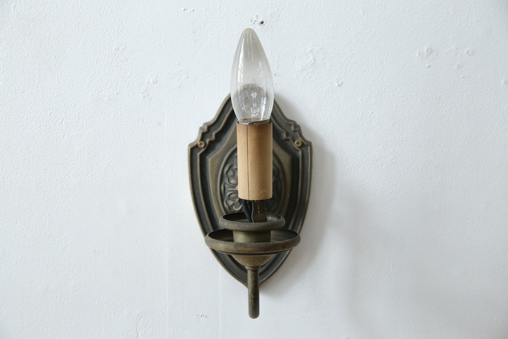 アメリカヴィンテージ　クラシカルな蝋燭型のウォールライト　(R-086192)