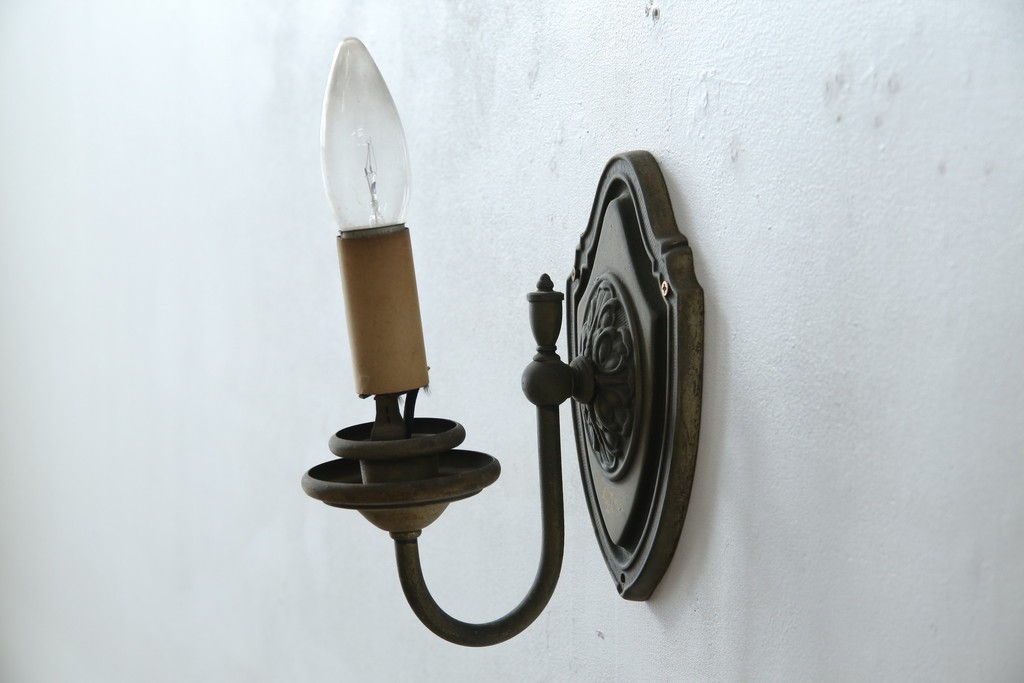 アメリカヴィンテージ　クラシカルな蝋燭型のウォールライト　(R-086192)