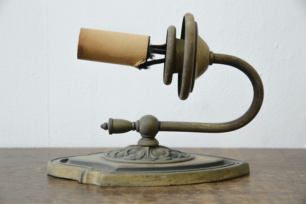 アメリカヴィンテージ　クラシカルな蝋燭型のウォールライト　(R-086192)