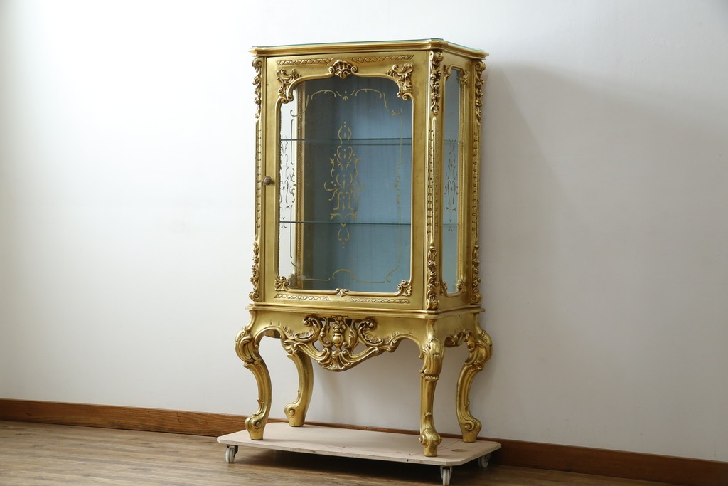 中古　美品　イタリア高級家具　SILIK(シリック)　ロココ調の彫刻とゴールドカラーが豪華なキャビネット　定価約180万円　(R-086193)
