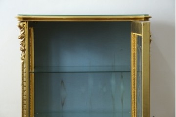 中古　美品　イタリア高級家具　SILIK(シリック)　ロココ調の彫刻とゴールドカラーが豪華なキャビネット　定価約180万円　(R-086193)