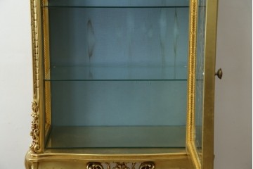 中古　美品　イタリア高級家具　SILIK(シリック)　ロココ調の彫刻とゴールドカラーが豪華なキャビネット　定価約180万円　(R-086193)