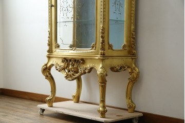 中古　美品　イタリア高級家具　SILIK(シリック)　ロココ調の彫刻とゴールドカラーが豪華なキャビネット　定価約180万円　(R-086193)