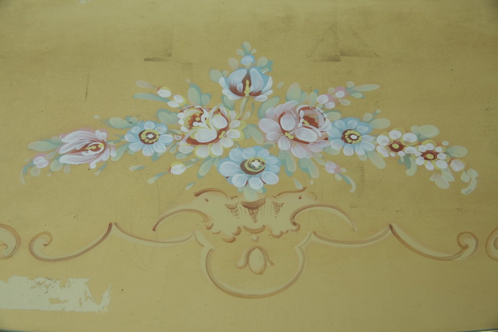 中古　美品　イタリア高級家具　SILIK(シリック)　ロココ調の彫刻とゴールドカラーが豪華なキャビネット　定価約180万円　(R-086193)