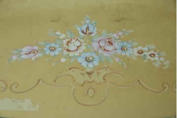 中古　美品　イタリア高級家具　SILIK(シリック)　ロココ調の彫刻とゴールドカラーが豪華なキャビネット　定価約180万円　(R-086193)