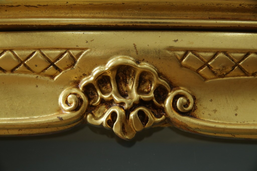 中古　美品　イタリア高級家具　SILIK(シリック)　ロココ調の彫刻とゴールドカラーが豪華なキャビネット　定価約180万円　(R-086193)