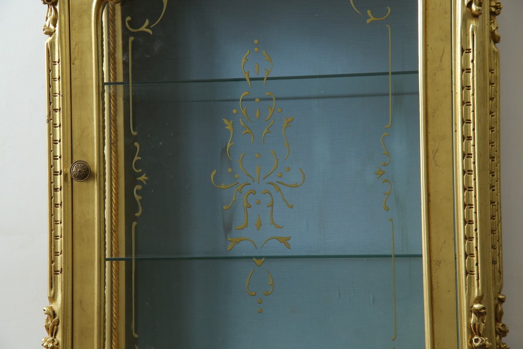 中古　美品　イタリア高級家具　SILIK(シリック)　ロココ調の彫刻とゴールドカラーが豪華なキャビネット　定価約180万円　(R-086193)