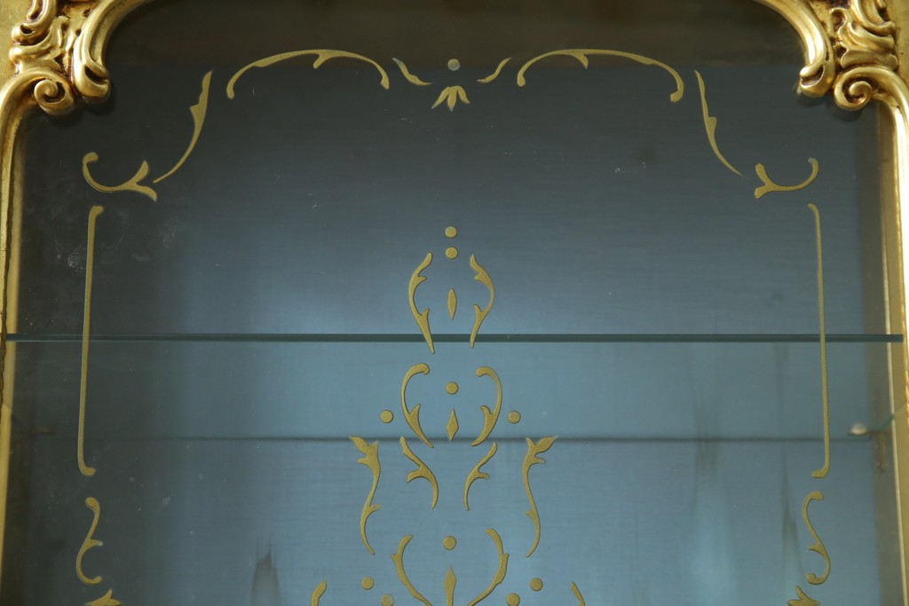 中古　美品　イタリア高級家具　SILIK(シリック)　ロココ調の彫刻とゴールドカラーが豪華なキャビネット　定価約180万円　(R-086193)