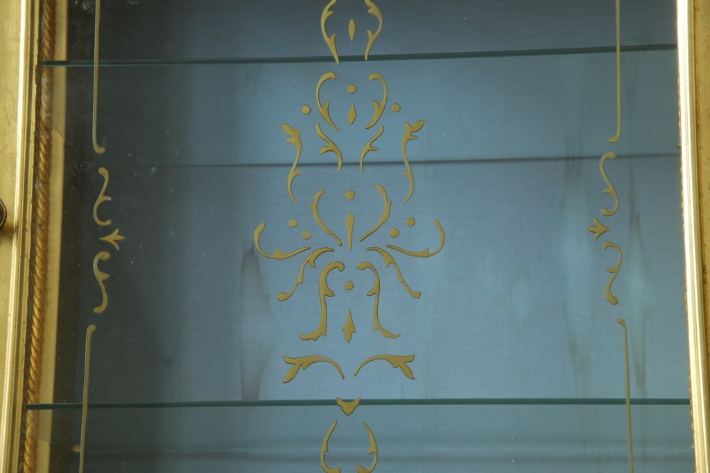 中古　美品　イタリア高級家具　SILIK(シリック)　ロココ調の彫刻とゴールドカラーが豪華なキャビネット　定価約180万円　(R-086193)