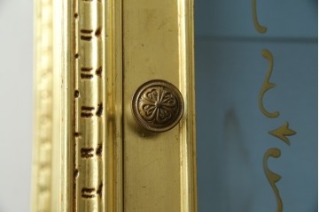 中古　美品　イタリア高級家具　SILIK(シリック)　ロココ調の彫刻とゴールドカラーが豪華なキャビネット　定価約180万円　(R-086193)