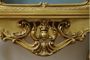 中古　美品　イタリア高級家具　SILIK(シリック)　ロココ調の彫刻とゴールドカラーが豪華なキャビネット　定価約180万円　(R-086193)