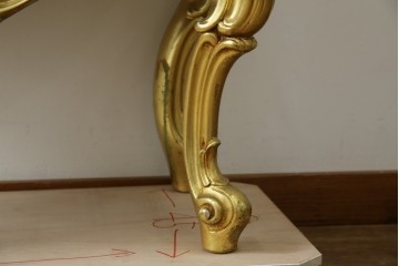 中古　美品　イタリア高級家具　SILIK(シリック)　ロココ調の彫刻とゴールドカラーが豪華なキャビネット　定価約180万円　(R-086193)