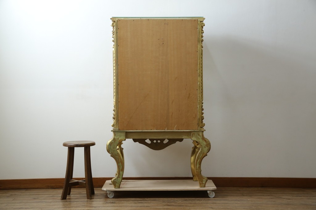 中古　美品　イタリア高級家具　SILIK(シリック)　ロココ調の彫刻とゴールドカラーが豪華なキャビネット　定価約180万円　(R-086193)