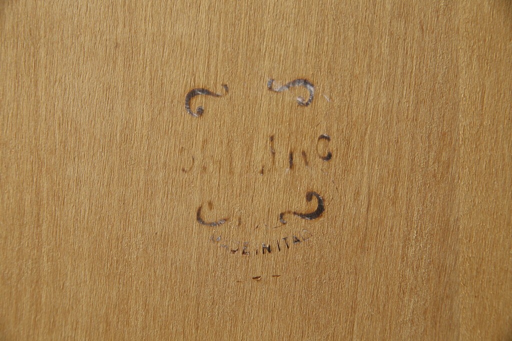 中古　美品　イタリア高級家具　SILIK(シリック)　ロココ調の彫刻とゴールドカラーが豪華なキャビネット　定価約180万円　(R-086193)