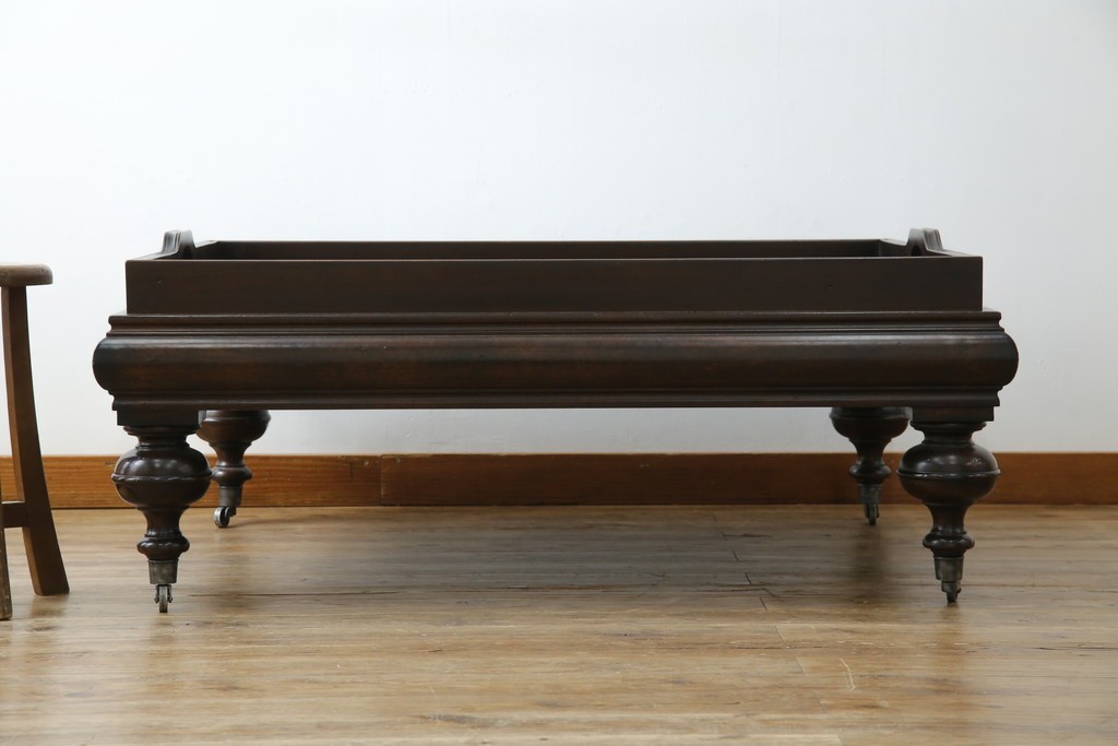 中古　Ralph Lauren Home(ラルフローレンホーム)　New Bohemian Coffee Table　丸みのあるバルボス脚が印象的なローテーブル　(R-086194)