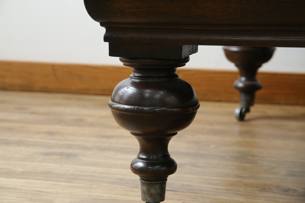 中古　Ralph Lauren Home(ラルフローレンホーム)　New Bohemian Coffee Table　丸みのあるバルボス脚が印象的なローテーブル　(R-086194)