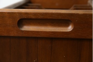 和製ヴィンテージ　オールドカリモク　カリモク家具(karimoku)　仕切り構造ですっきり収納できるキャスター付きマガジンラック　(R-086195)