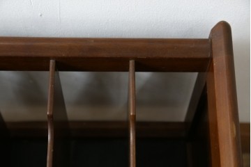 和製ヴィンテージ　オールドカリモク　カリモク家具(karimoku)　仕切り構造ですっきり収納できるキャスター付きマガジンラック　(R-086195)