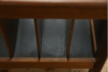 和製ヴィンテージ　オールドカリモク　カリモク家具(karimoku)　仕切り構造ですっきり収納できるキャスター付きマガジンラック　(R-086195)