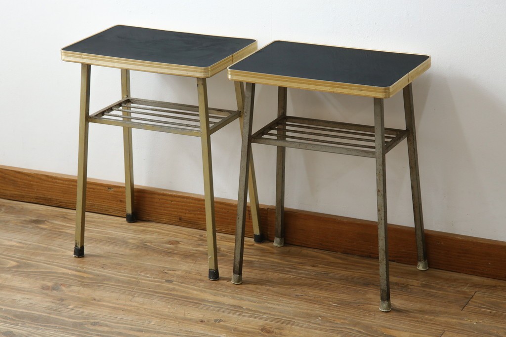 和製ヴィンテージ　華奢なメタリックフレームが印象的なサイドテーブル2点セット　(R-086196)