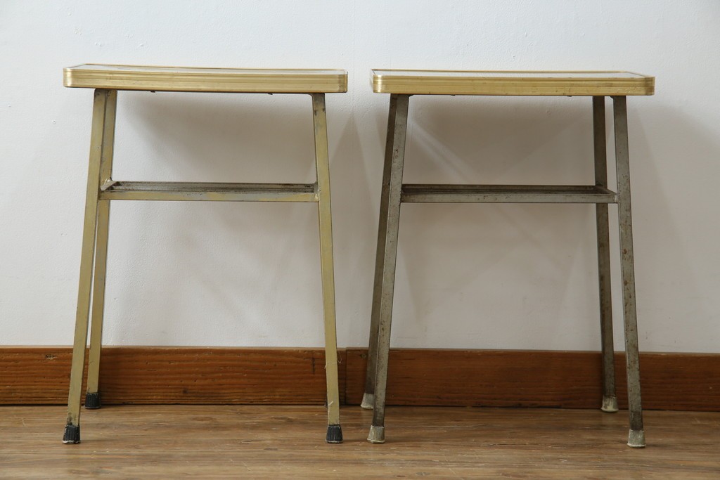 和製ヴィンテージ　華奢なメタリックフレームが印象的なサイドテーブル2点セット　(R-086196)