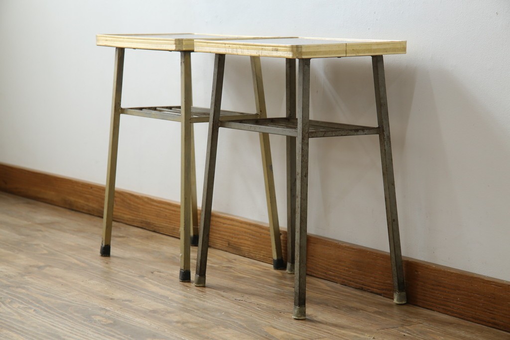 和製ヴィンテージ　華奢なメタリックフレームが印象的なサイドテーブル2点セット　(R-086196)